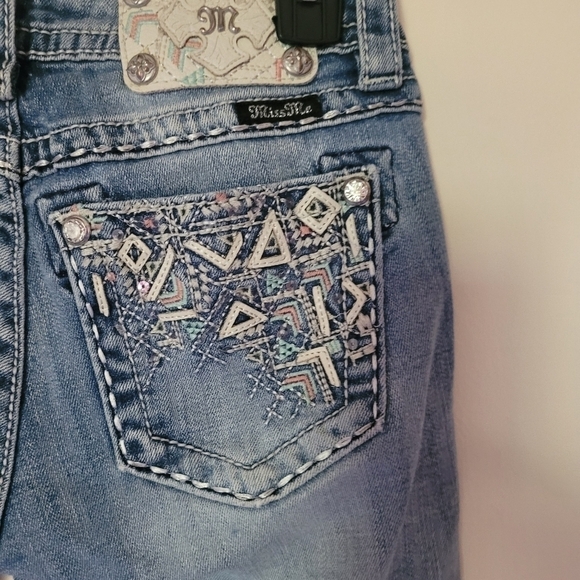 Miss Me JE8131C Embellished  Signature Cropped Skinny Jeans Size 26 - Picture 14 of 16